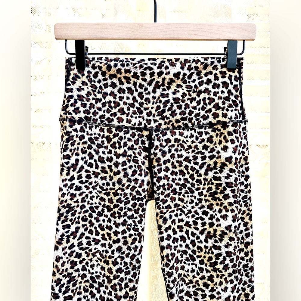 GB Leggings Size M Leopard Print